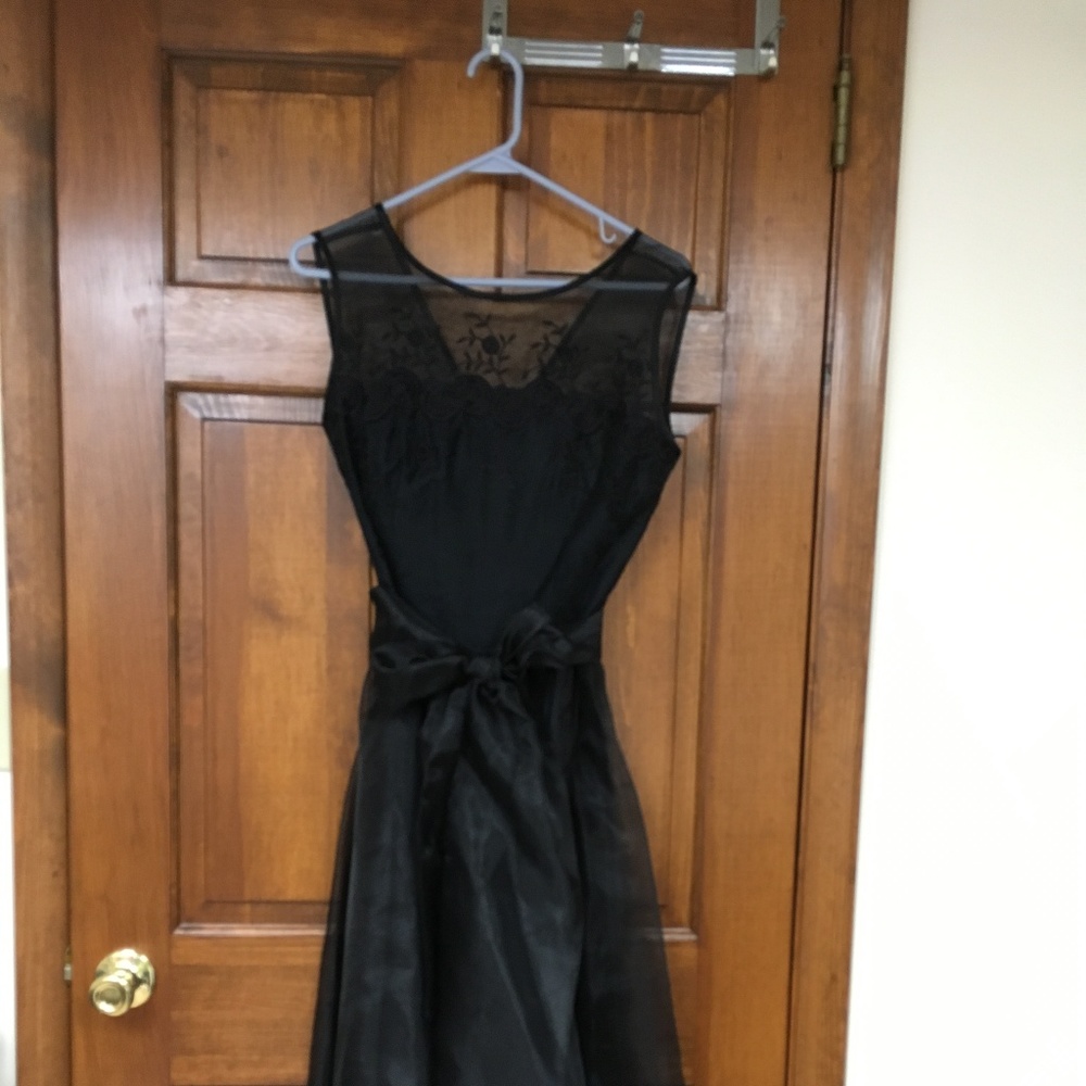 Elegant black dress for prom